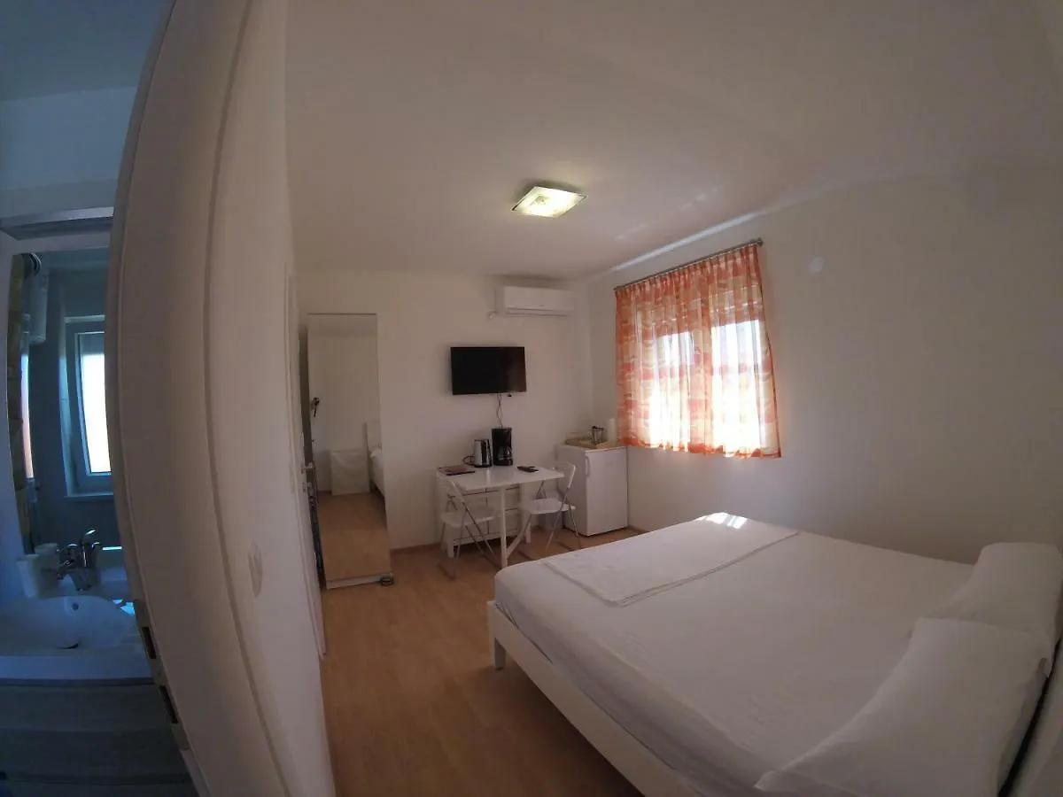 Apartments Babic Sukosan 0*,  Croatia
